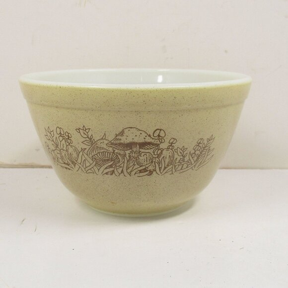 Vintage Pyrex Mixing Bowl 401 Forest Fancies Mushrooms Brown Tan Small 750ml - Picture 1 of 7